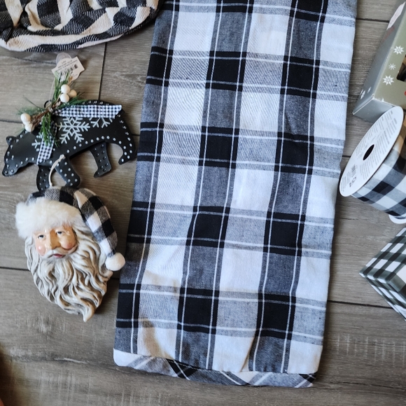 Buffalo plaid Christmas decor set - Picture 4 of 16